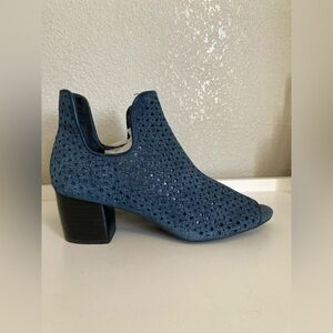 Lori Goldstein Booties, Size 8.5, Excellent preowned condition
